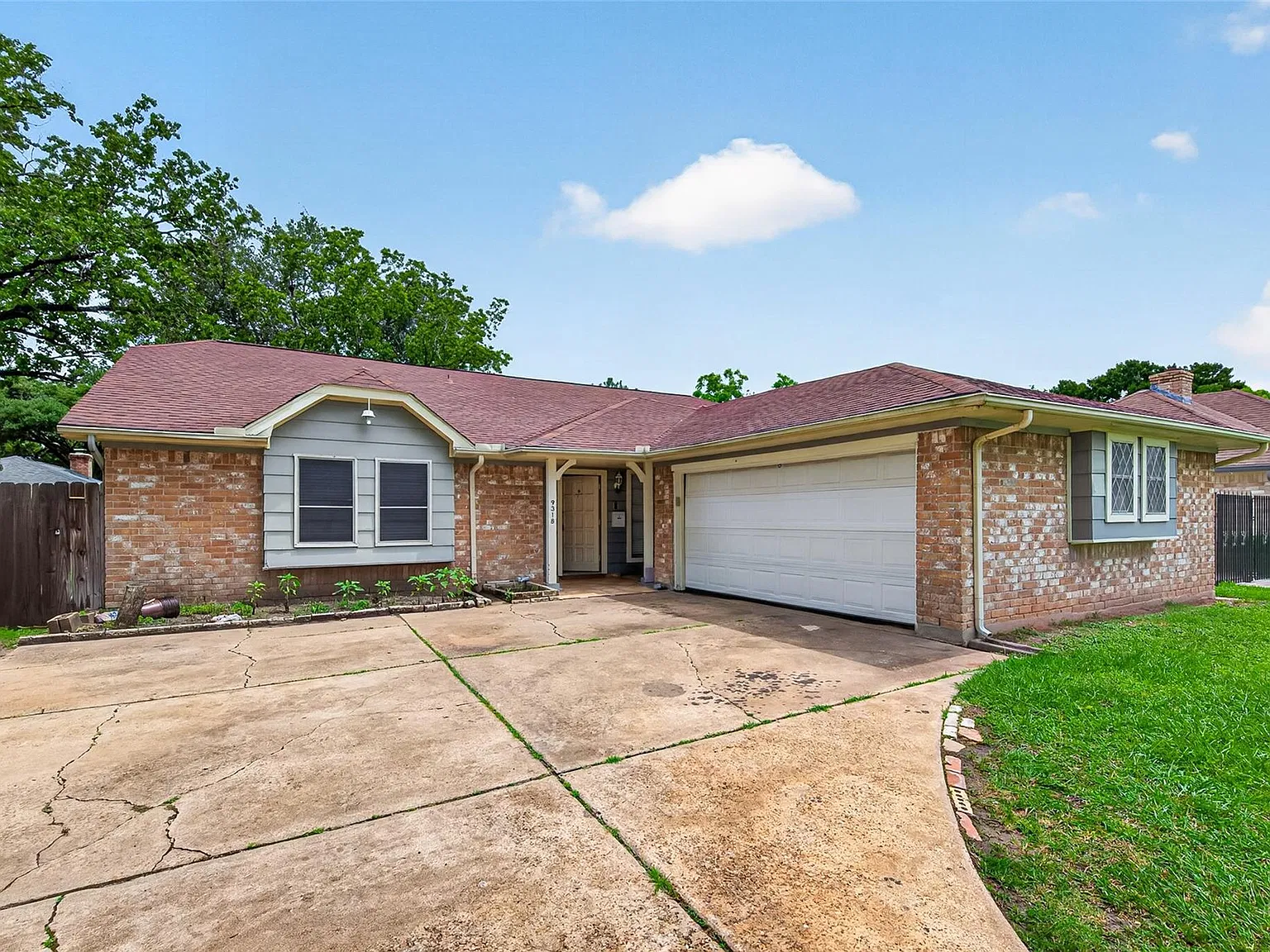 4 bed, 2.0 bath, 2004 sqft, $1,750 — Photo 1