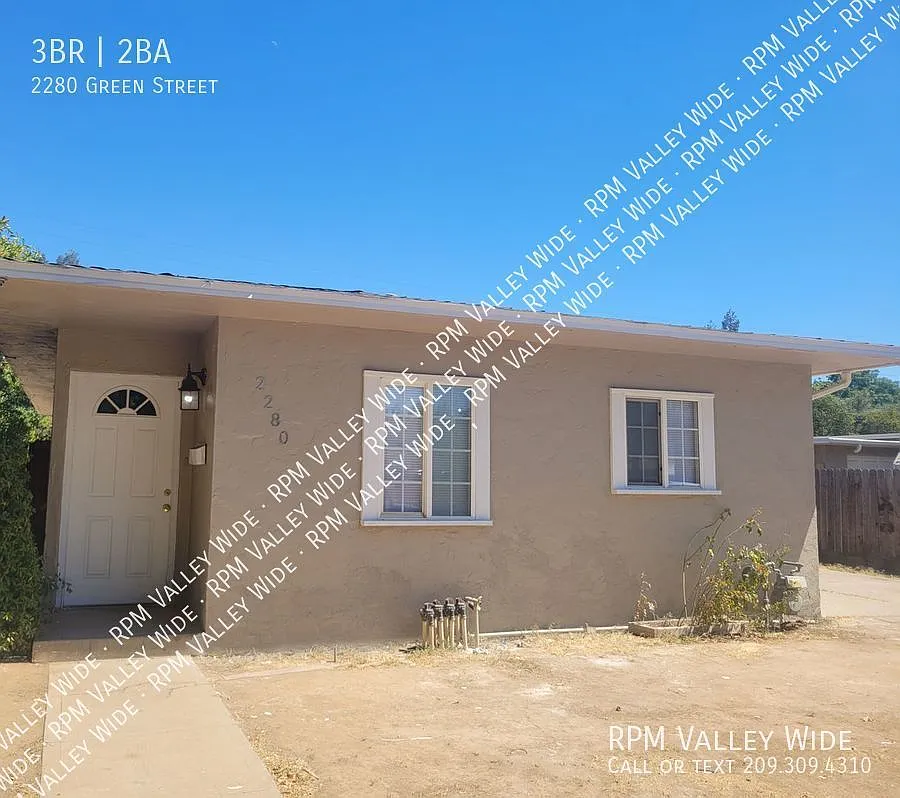 2280 Green St photo 1