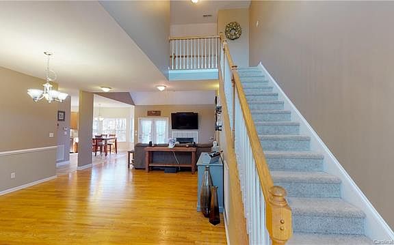 4th image of 165 Gray Cliff Dr