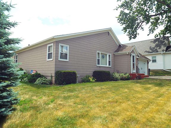 2nd image of 940 Cherry St