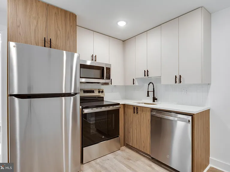 715 W Cumberland St #B — Photo 3
