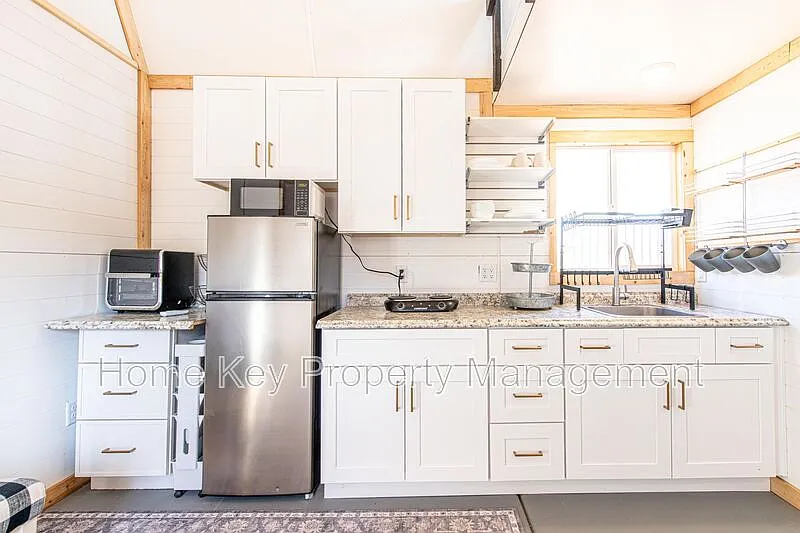 Studio, $775 — Photo 2