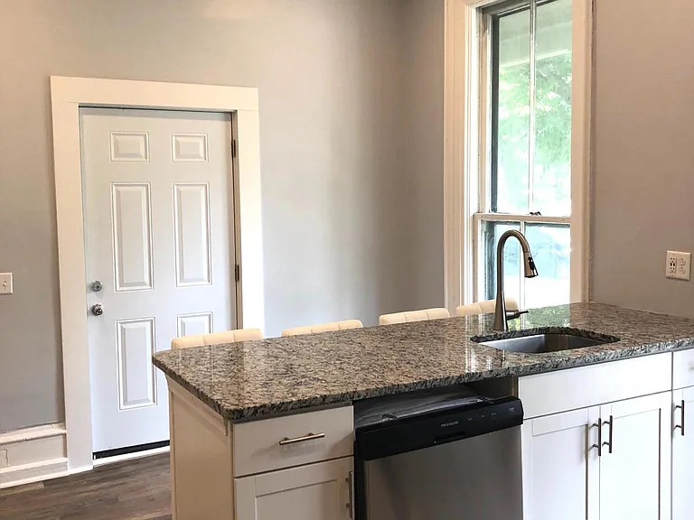 214 Green St #1 — Photo 8