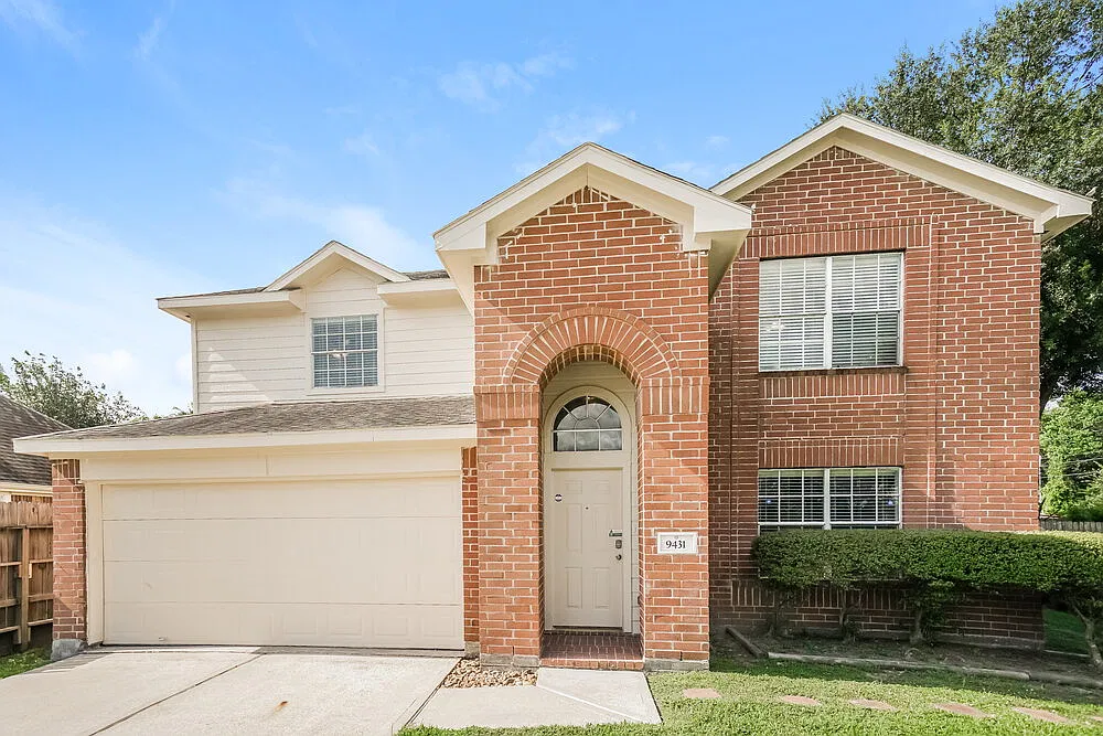3 bed, 2.5 bath, 2289 sqft, $2,350 — Photo 1