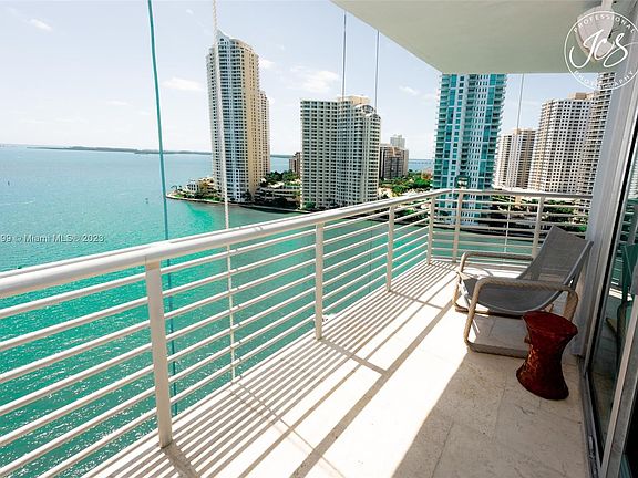 3rd image of 325 Biscayne Blvd #1723