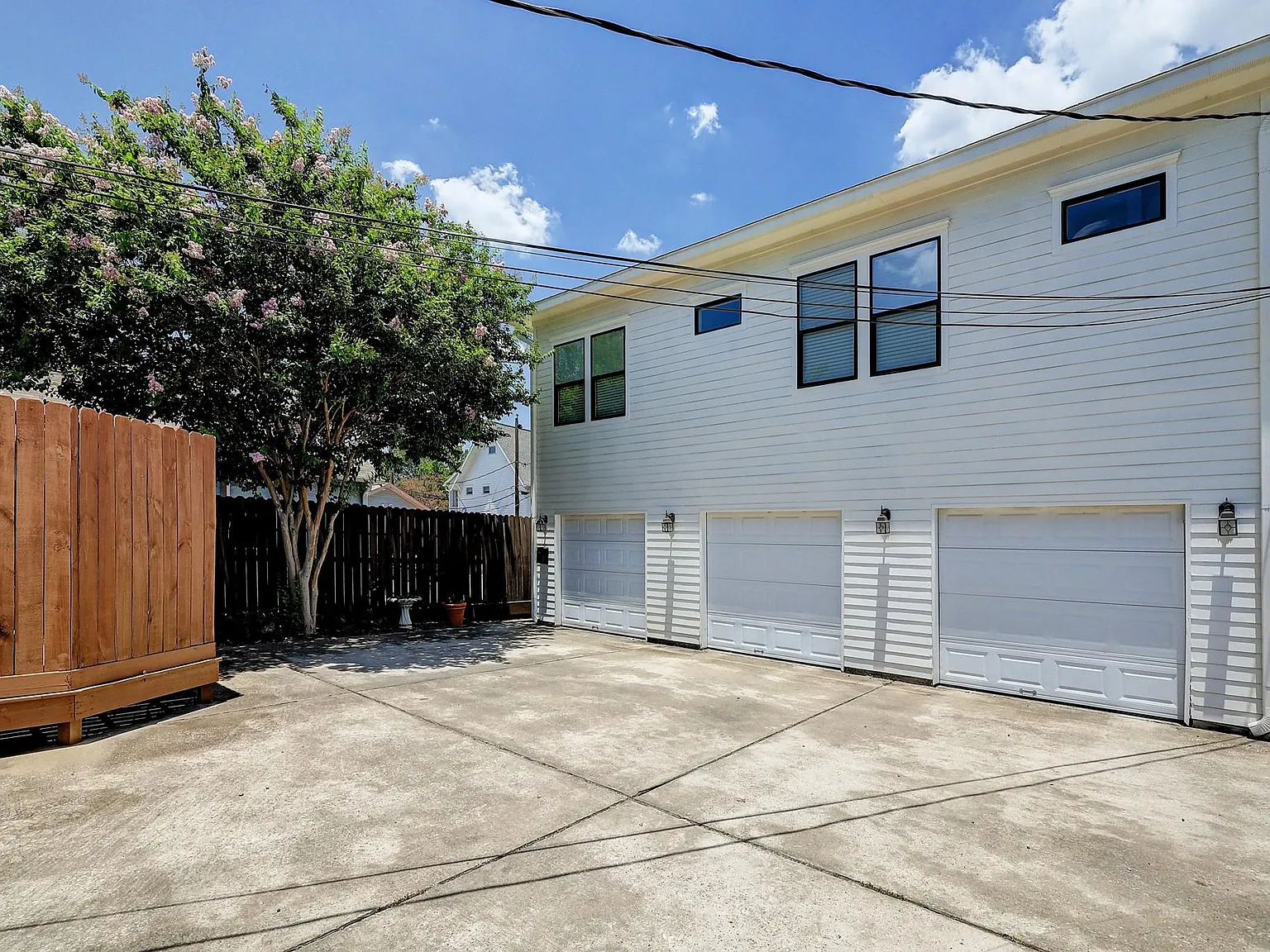 2 bed, 2.0 bath, 1100 sqft, $2,600 — Photo 2