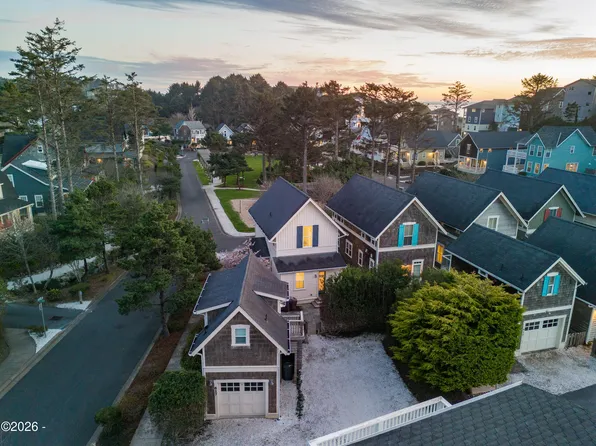617 SW 27th Way, Lincoln City, OR 97367