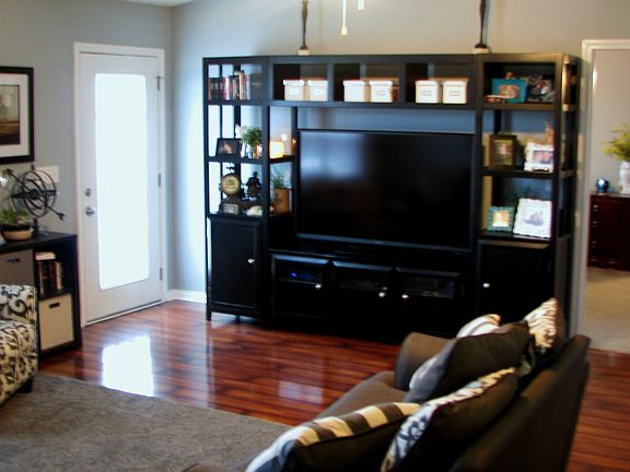 4th image of 325 Camden Cir