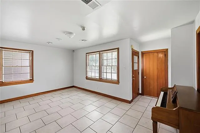 301 N Ellzey St — Photo 10