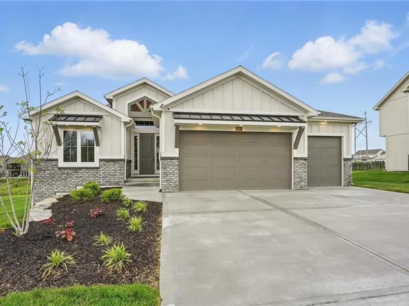 1320 NW 106th Ter, Kansas City, MO 64155