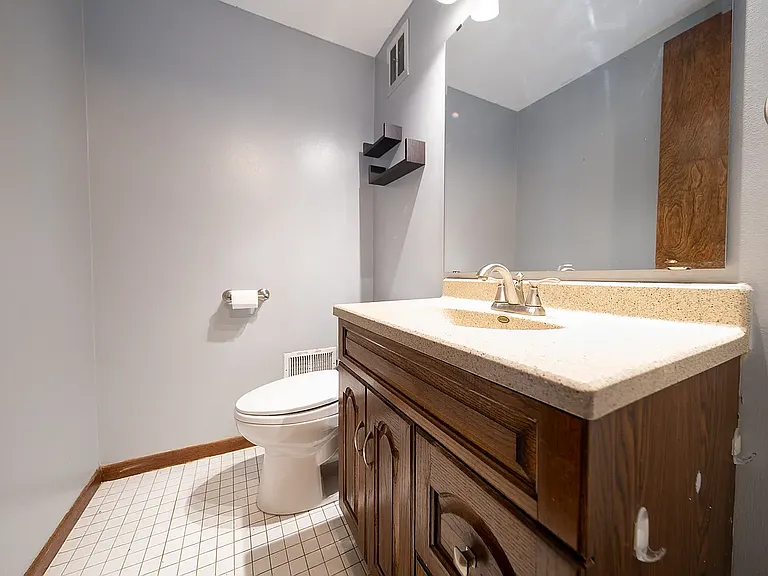2416 Queens Dr — Photo 21