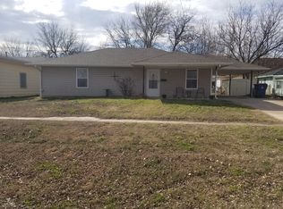 304 SW 3rd St, Lindsay, OK 73052