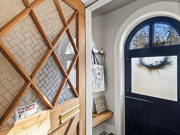 4th image of 429 NW State St