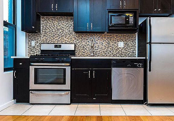 5th image of 261 Nostrand Ave #3B