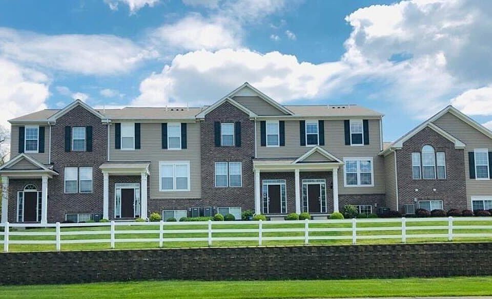 1st image of 322 Blair Dr
