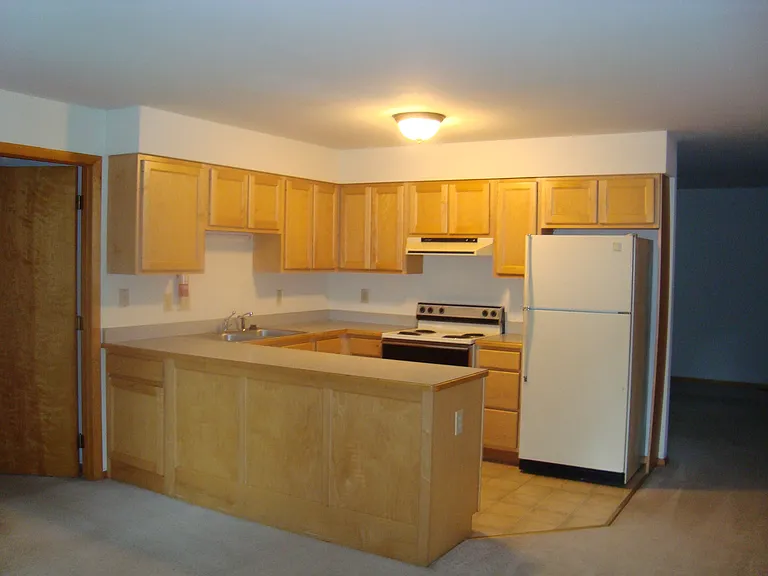 Woodlawn Crossing- main level flat (2 bed/1 bath)