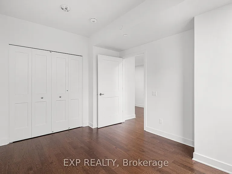 180 George St #1301 — Photo 18