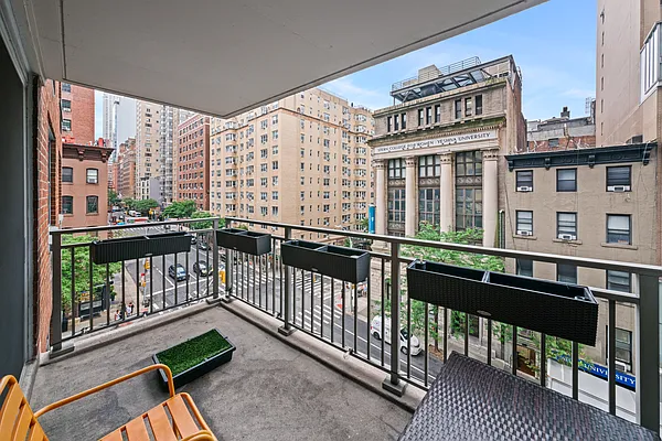 Rented by R New York | media 8