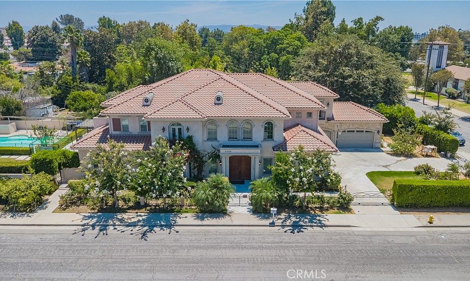 1st image of 2702 S 10th Ave