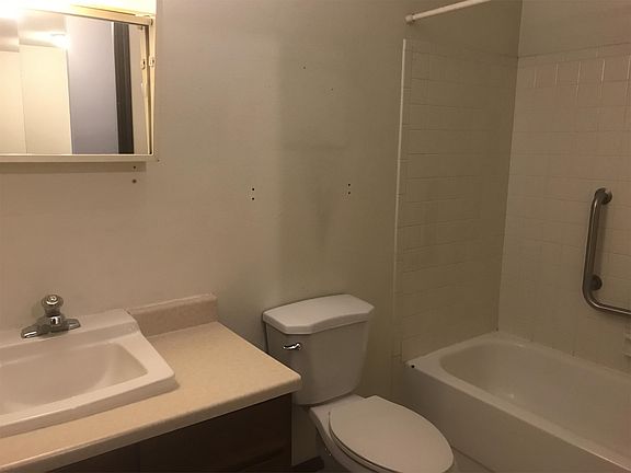 3rd image of 911 E Lincoln Ave APT 9