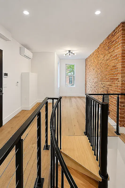 1578 De Kalb Avenue — Photo 1