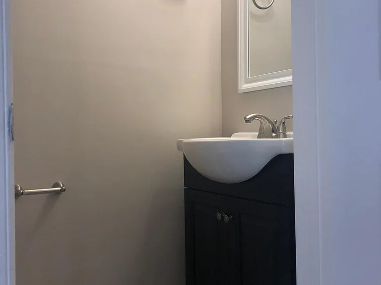 542 Newbury Ct — Photo 13
