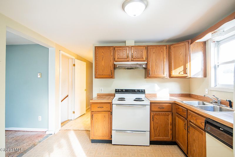 3rd image of 49 Bronk Drive