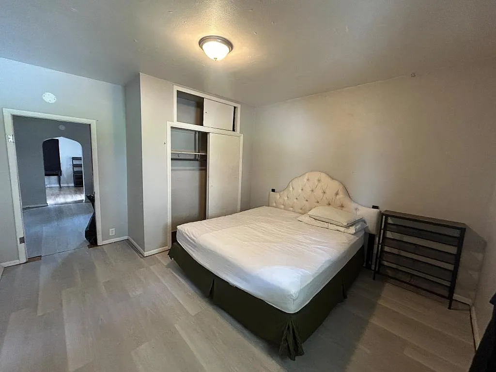 1102 Valley St - Unit 1 — Photo 2