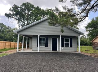 909 E 3rd St, Darien, GA 31305