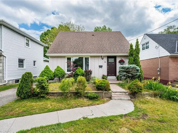 7 Putney Rd, Toronto, ON M8W 2K6