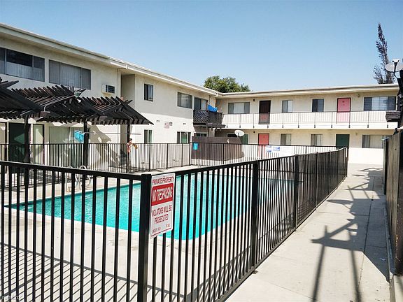 2nd image of 6633 Vineland Ave #8682710