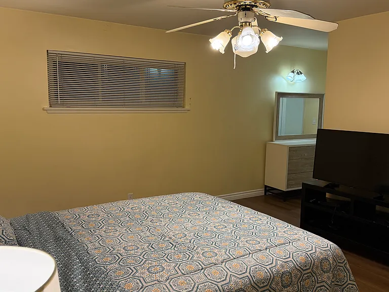 MASTER ROOM #4