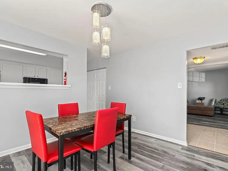 9904 Hagel Cir — Photo 11