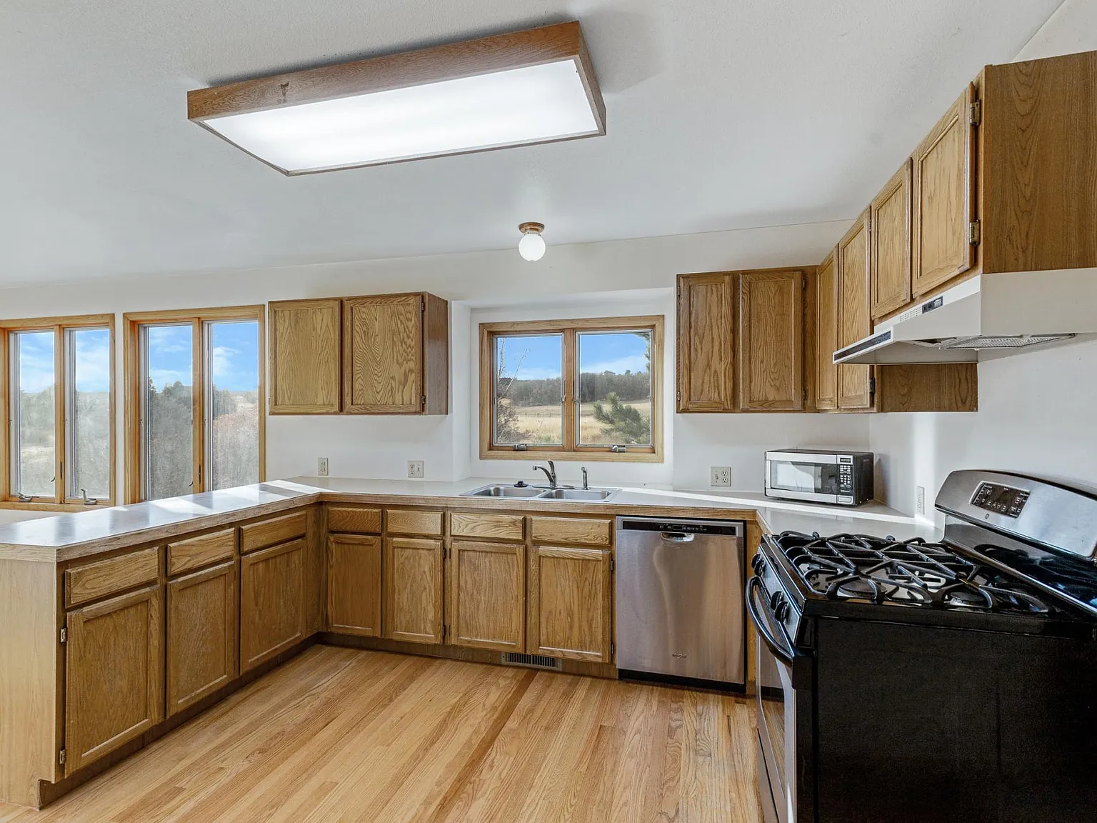 4 bed, 3000 sqft, $3,200 — Photo 4