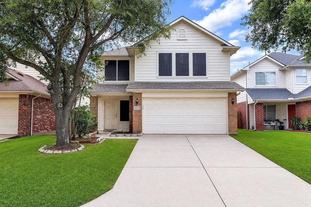 4 bed, 2.5 bath, 2220 sqft, $2,050 — Photo 1