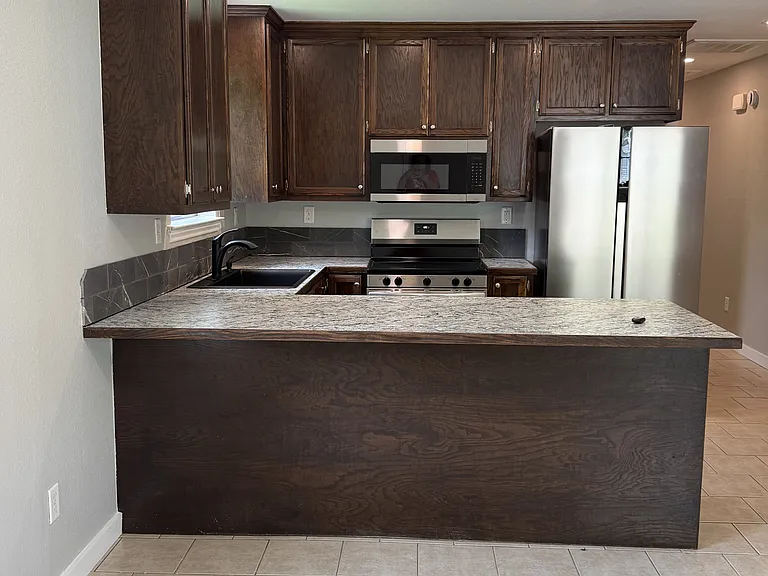 1014 E 15th St #4 — Photo 3