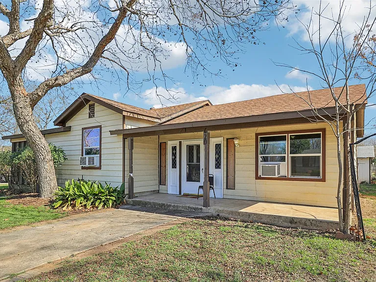 620 Barbara Dr — Photo 3