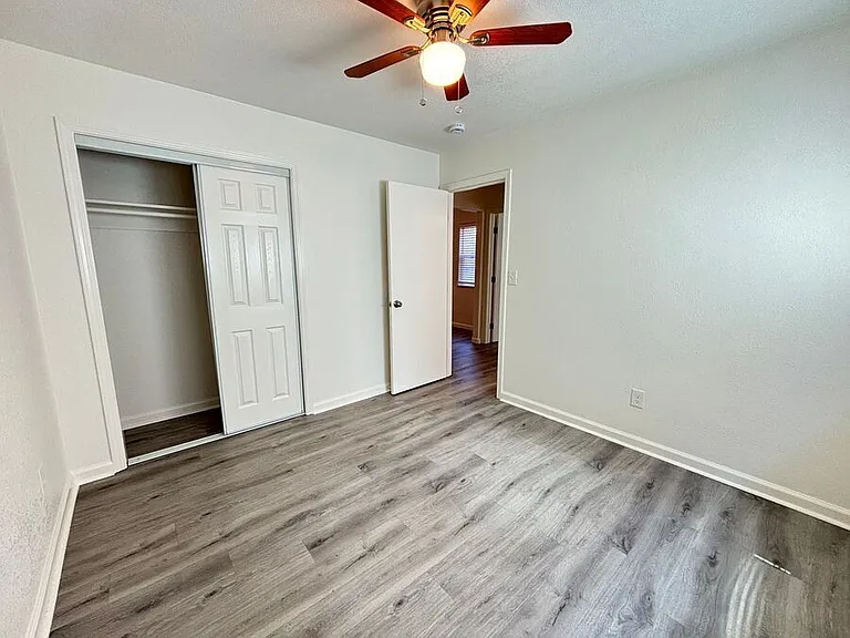 2227 Bonar St #D — Photo 11