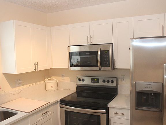 5th image of 4722 SW 13th Ct