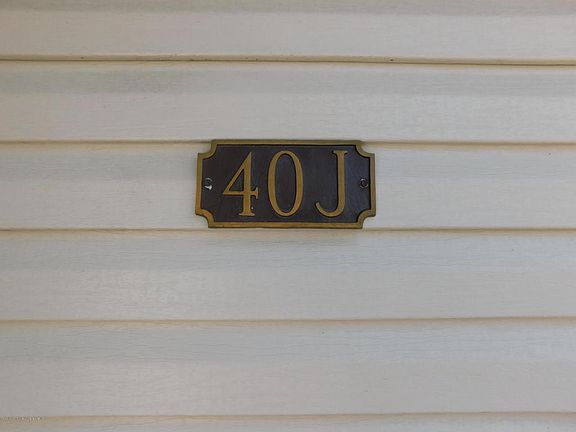 2nd image of 40-J Meadow Pl #40J
