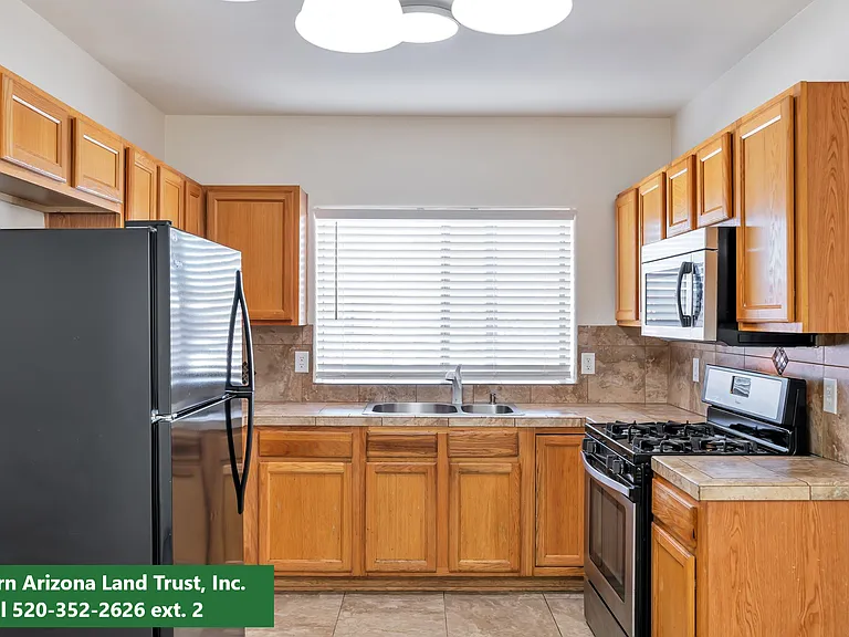 1935 W Banks Grove Pl — Photo 2