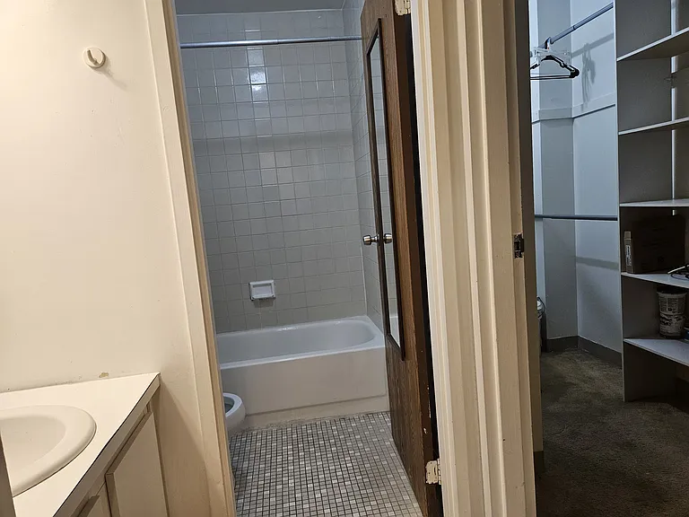 50 Euclid Ave #3C — Photo 8