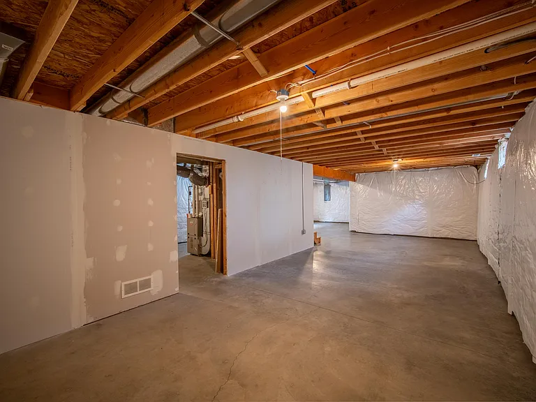 311 E Diehl Ave — Photo 13
