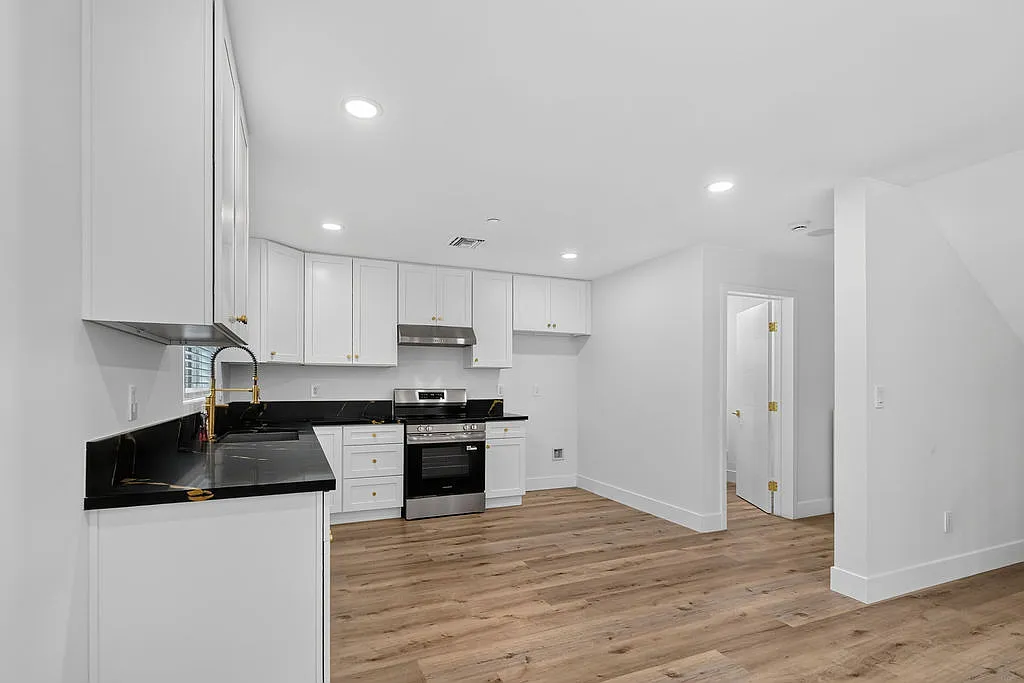 3 bed, 2.5 bath, 1200 sqft, $3,500 — Photo 3