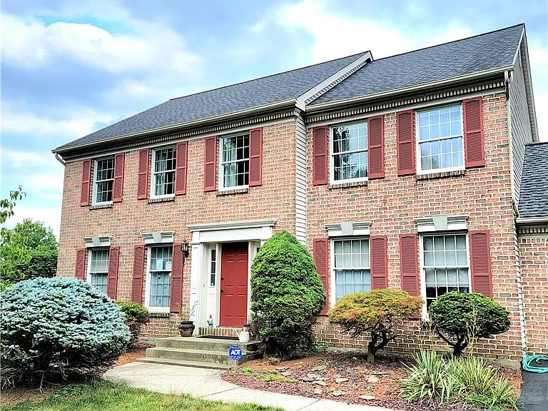 4431 Virginia Dr — Photo 2
