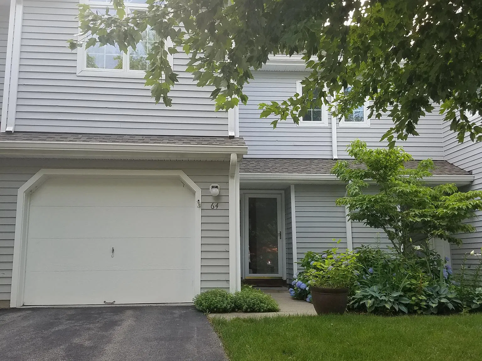 64 Davenport Rd — Photo 1