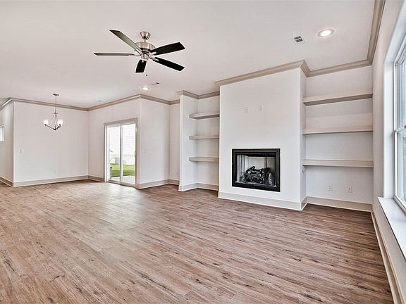 3rd image of 2404 SW Paddington St