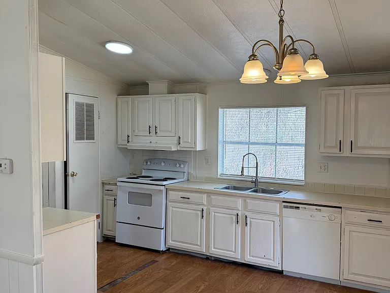 216 N Carpenter St #B — Photo 6