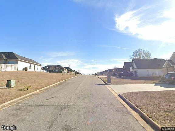 Exterior Neighborhood (street photo)