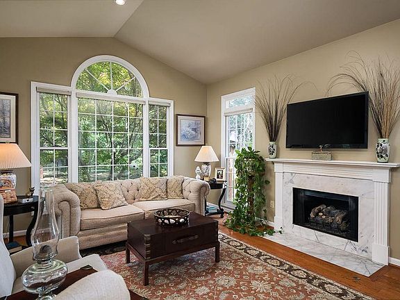 4th image of 625 Andover Village Pl
